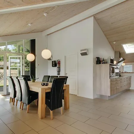Beautiful In With Kitchen *